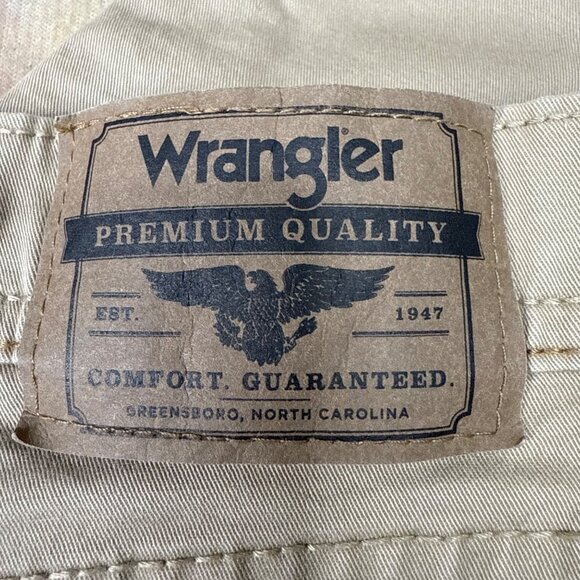 Wrangler Mens Size 40x30 Beige Straight Fit Khaki Pants Durable Casual Wear - Picture 3 of 11
